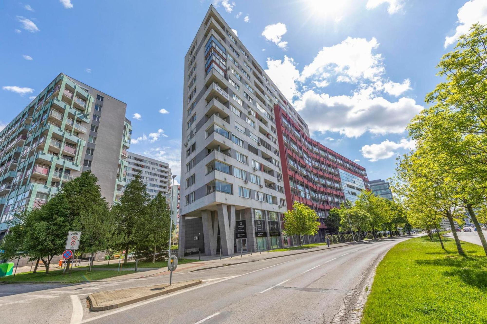 Tomato Apartment - With Free Parking Bratislava Bagian luar foto