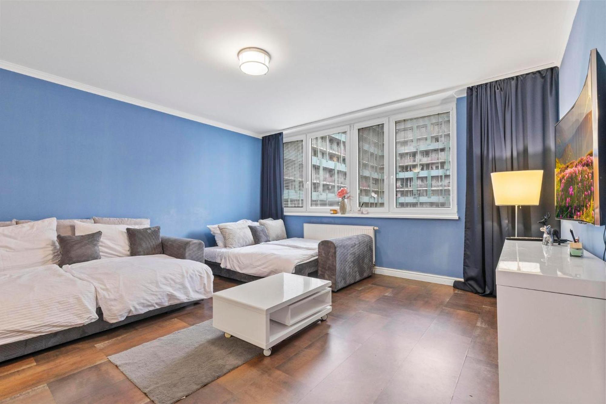 Tomato Apartment - With Free Parking Bratislava Bagian luar foto